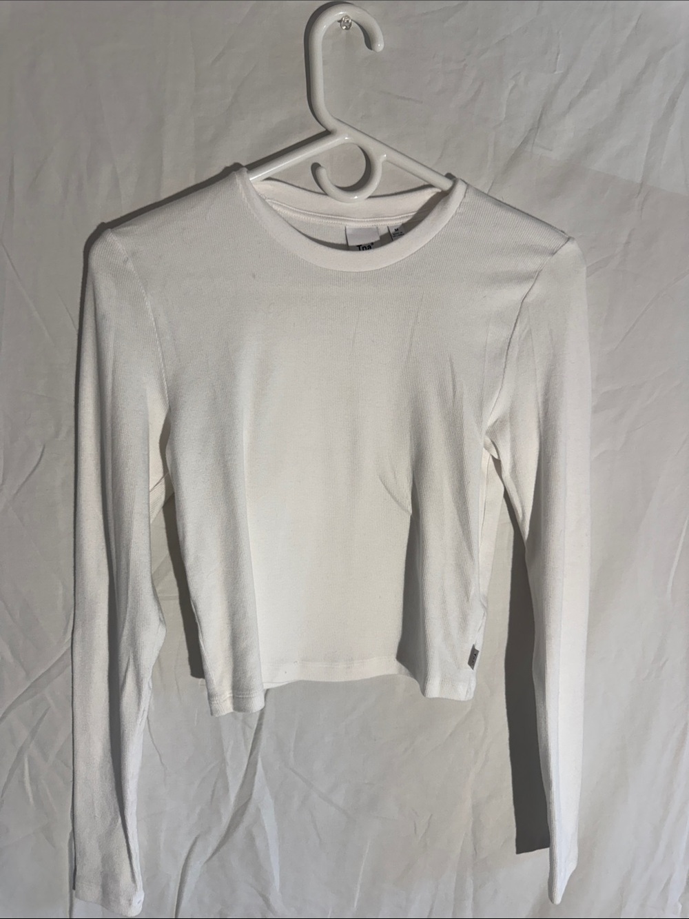 TNA Aritzia Women's White Long-Sleeve Crewneck Top